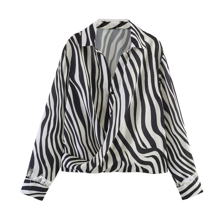 Damen Oversize-Satinbluse mit Hemdkragen, asymmetrischem Wickeleffekt und Federsaum Echo Archiv