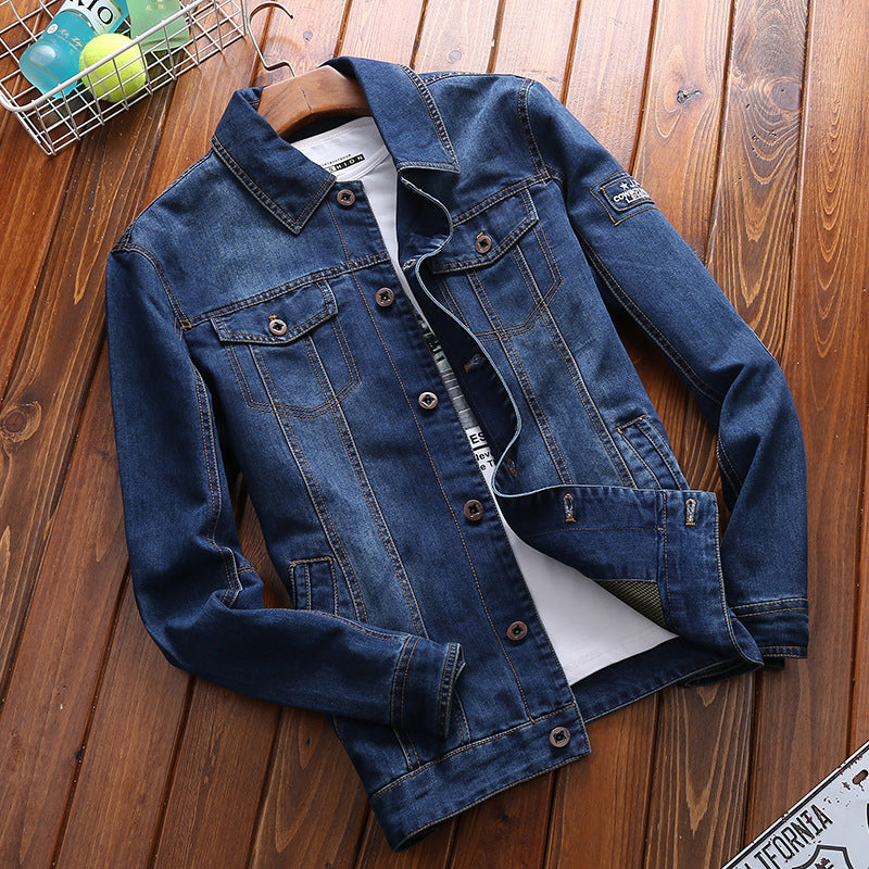 Herren Jeansjacke mit dichter Sherpa-Innenfütterung, hochschließendem Kragen und Utility-Taschen Echoarchiv