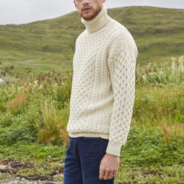 Herren Strickpullover mit Zopfmuster und hohem Kragen Echoarchiv