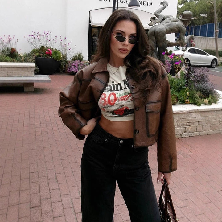 Damen Kurzjacke aus veganem Leder im Cropped-Boxy-Schnitt mit Hemdkragen Echoarchiv