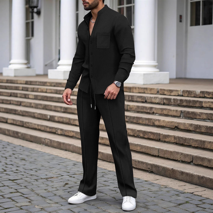 Herren modisches Freizeitzusammenstellung mit eleganter Knopfleiste und praktischen Taschen Echoarchiv