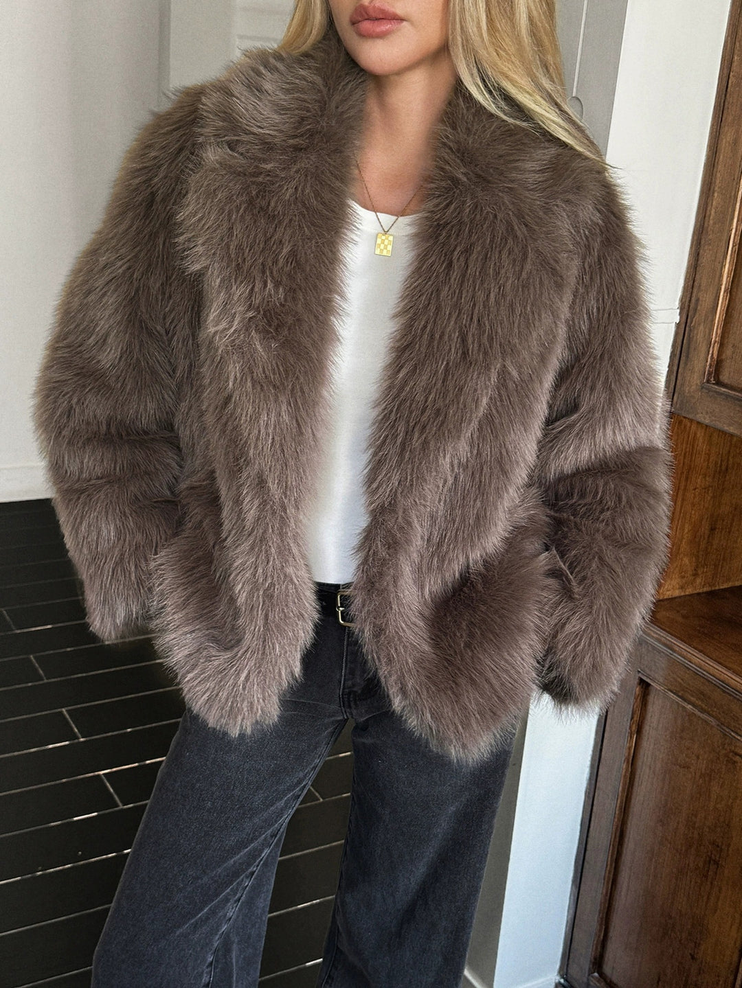 Damen Kurzjacke aus dichtem Hochflor‑Faux‑Fur mit voluminösem Umlegekragen Echo Archiv