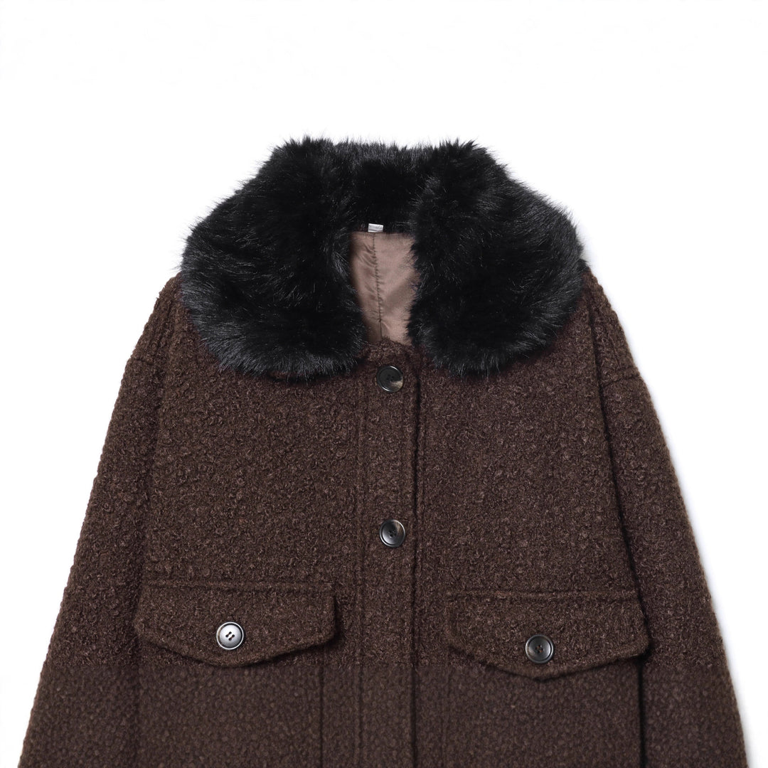 Damen cropped Bouclé‑Jacke mit abnehmbarem Kunstfellkragen, kastiger Silhouette und Pattentaschen – Célinea