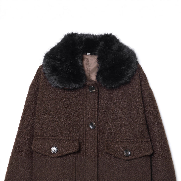 Damen cropped Bouclé‑Jacke mit abnehmbarem Kunstfellkragen, kastiger Silhouette und Pattentaschen – Célinea