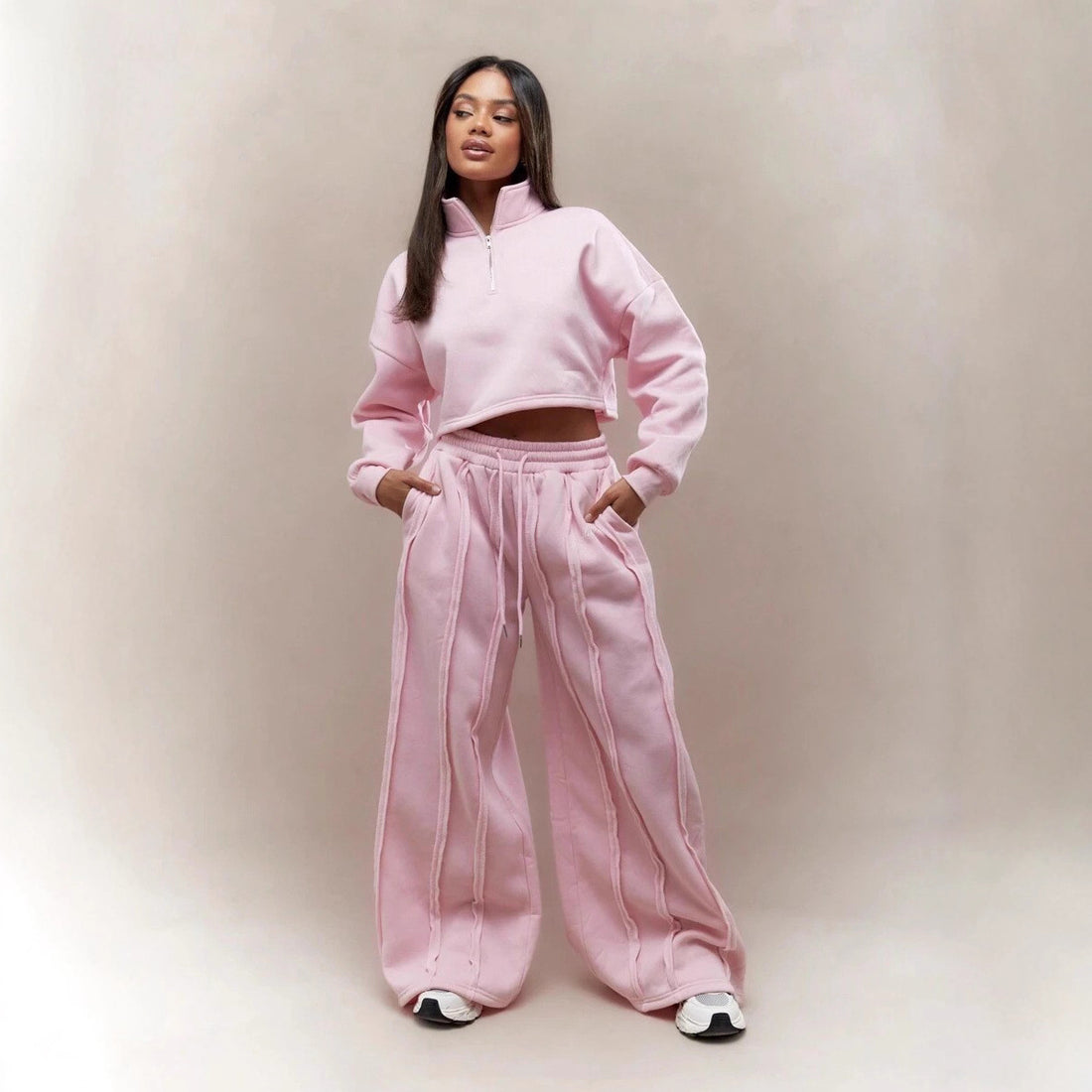 Damen Crop-Halbzip-Sweatshirt und High-Waist Wide-Leg Loungehose Set mit sichtbaren Naht-Details – Avérine