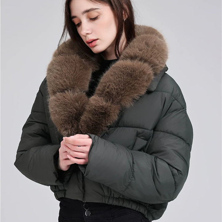 Damen Kurze gesteppte Puffer-Bomberjacke mit extra weitem Kunstfellkragen – Avenza