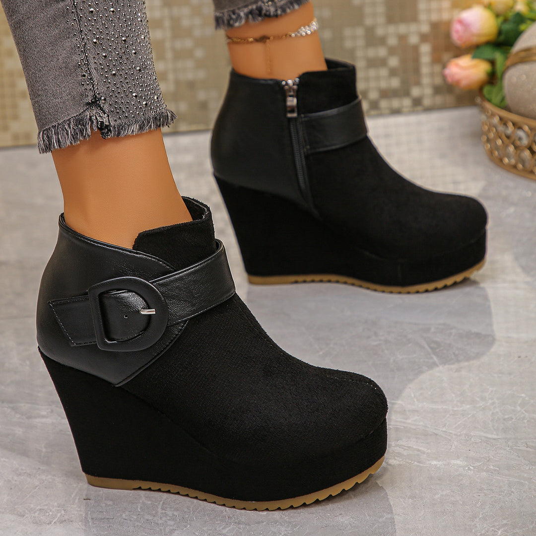 Damen Modische Wedge Stiefeletten mit Reißverschluss und Schnallen-Detail – Varelle