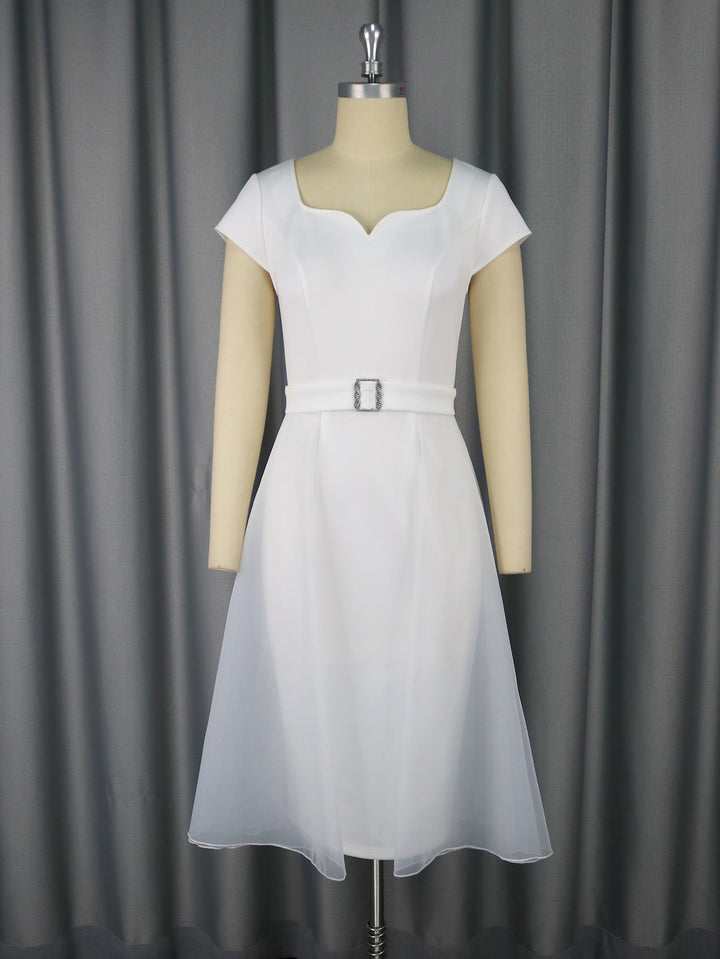Damen A-Linien Kleid mit tailliertem Gürtel und elegantem Herzausschnitt Echo Archiv