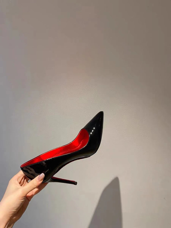 Damen Elegante Lack-Pumps mit spitz zulaufender Silhouette und Stiletto-Absatz Echo Archiv