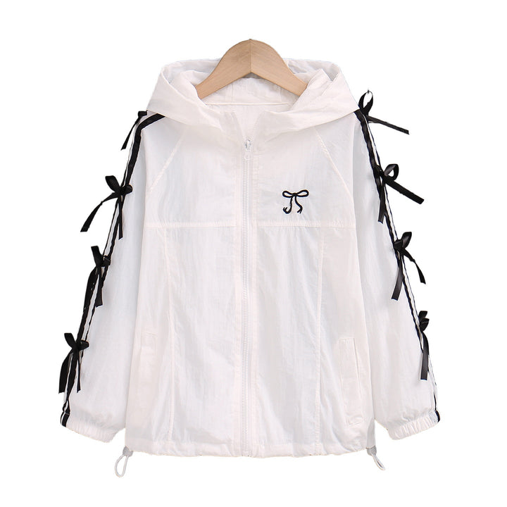 Damen nan transparente bestickte Kapuzenbluse mit Volantärmeln Echo Archiv