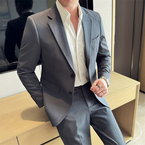 Herren eleganter Anzug mit slim-fit Schnitt Echoarchiv