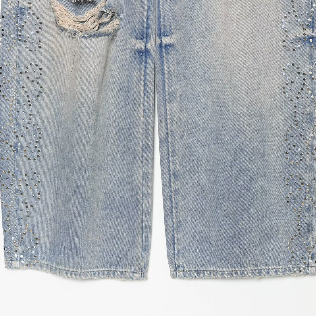 Damen Jeans mit hoher Taille, weitem Bein, Strassbesatz und Destroyed-Details Echoarchiv