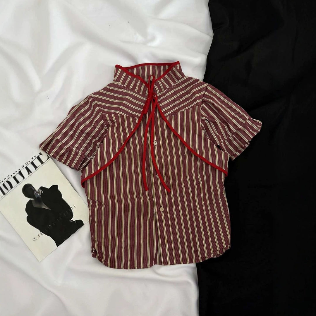 Damen Modische Bluse mit hochgeschlossenem Kragen und dekorativen Rüschen Echo Archiv
