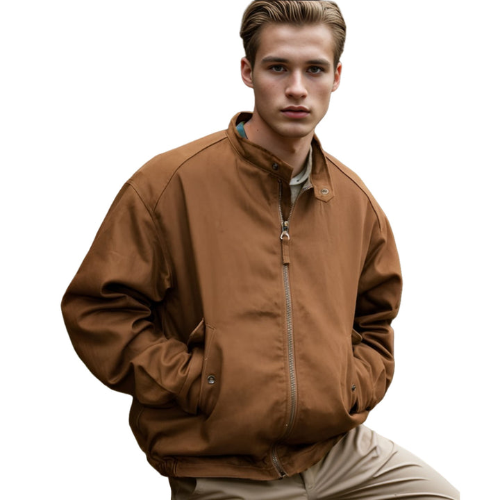Herren funktionale Outdoor-Jacke mit verstellbarem Kapuzenkragen und praktischen Reißverschlusstaschen Echoarchiv