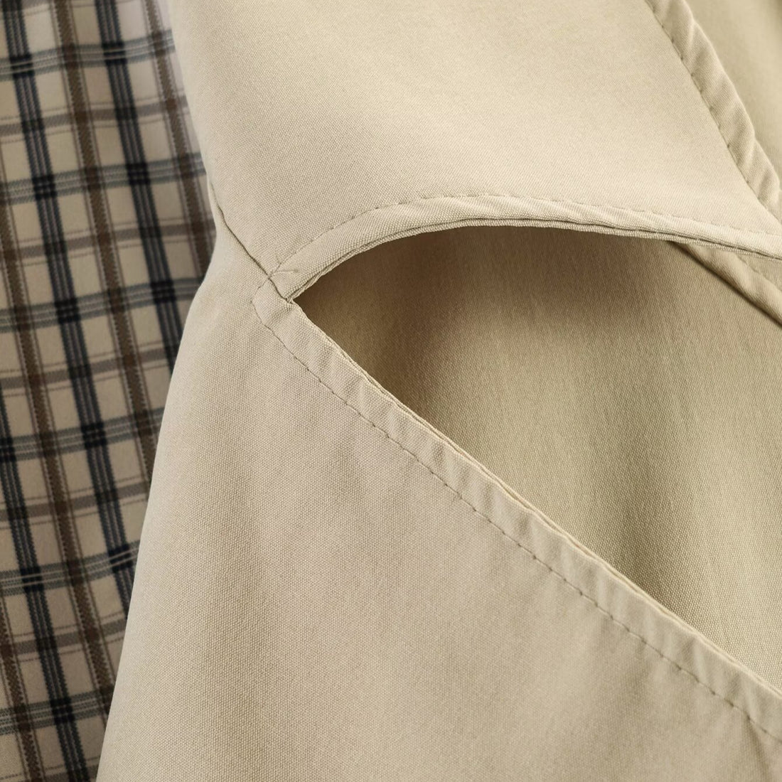 Damen Kurzer Trenchcoat mit Kordelzug-Taillierung Echo Archiv
