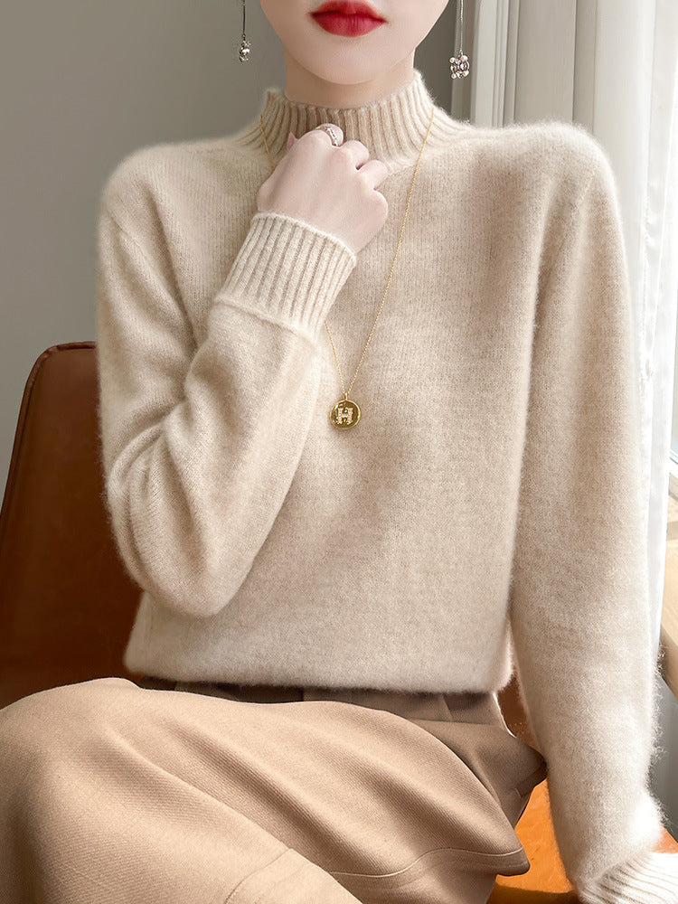 Damen Luxusweicher Midweight-Mockneckpullover aus Angora‑Optik mit feiner Rippe und entspannter Silhouette Echoarchiv