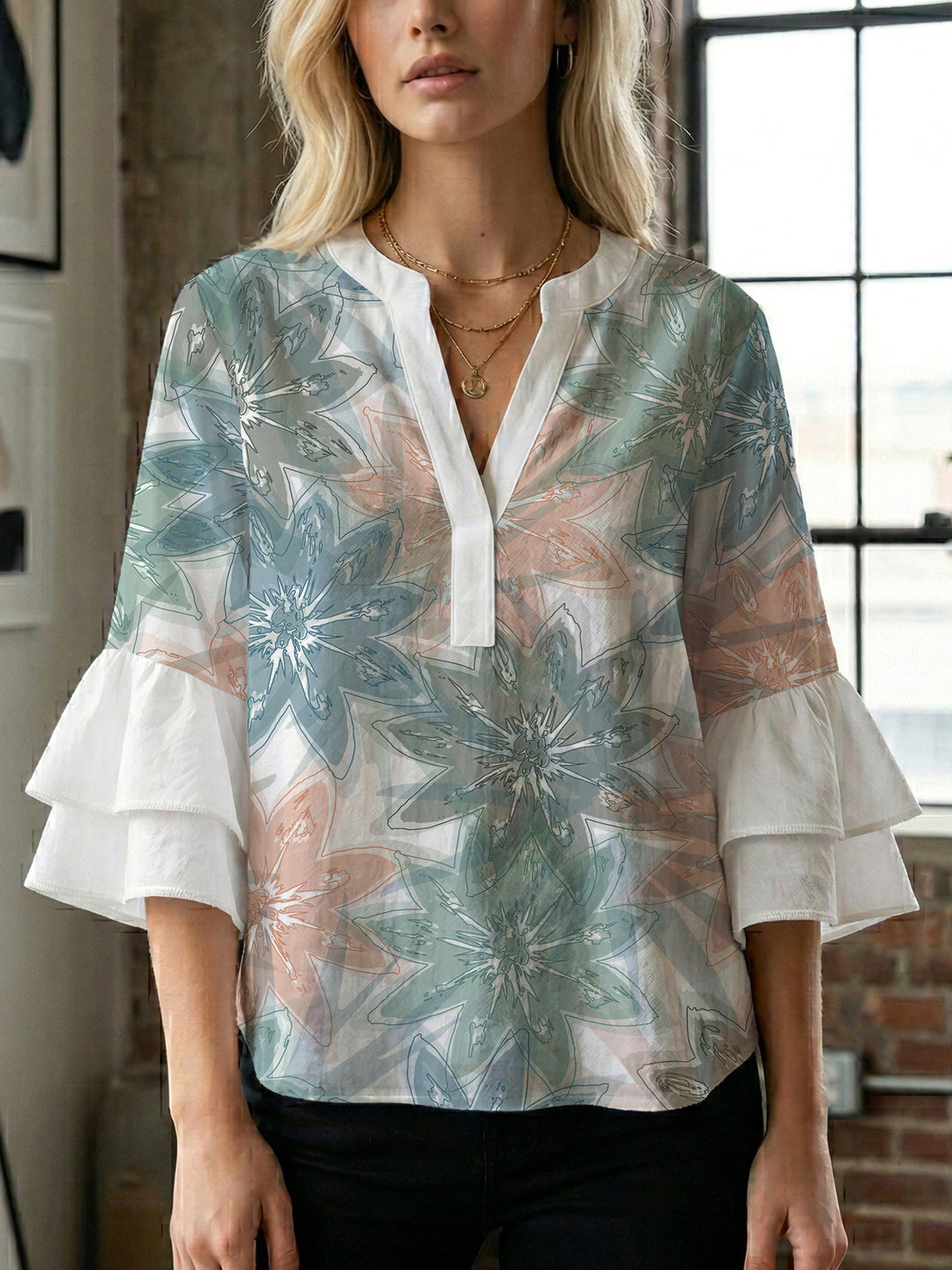 Damen elegantes Oberteil mit voluminösen Rüschensäumen und floralem Design Echo Archiv