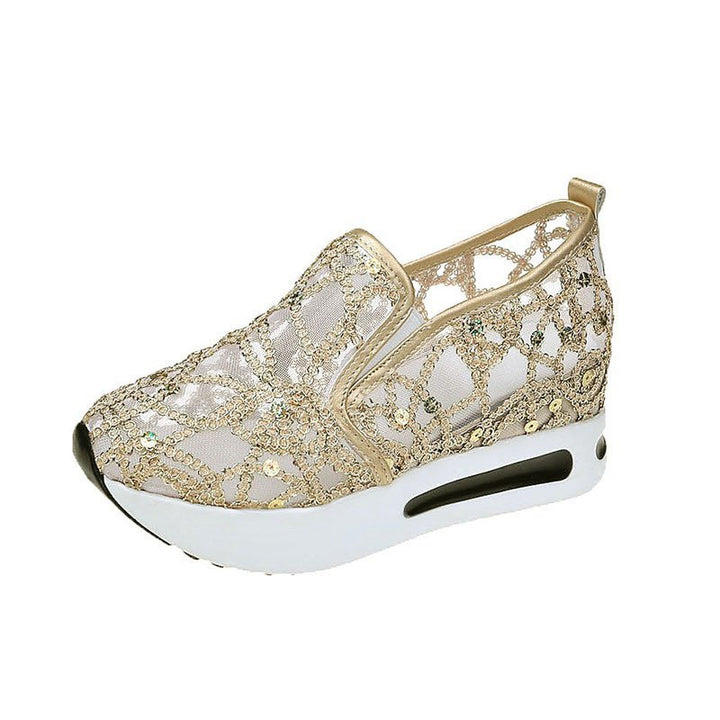Damen Plateausneaker mit verstecktem Keil und Spitzenbesatz – Névara
