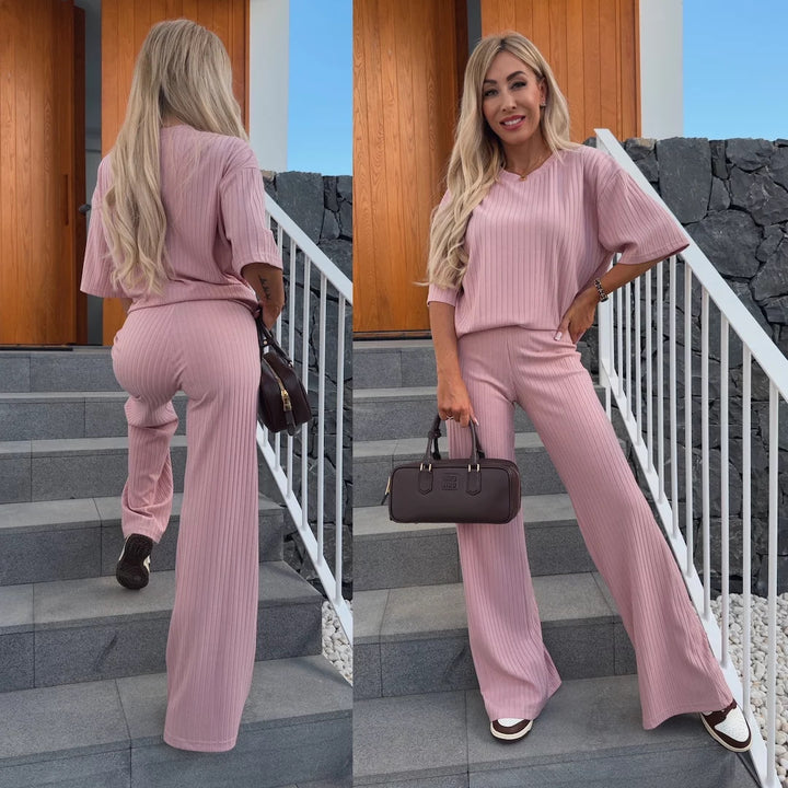 Damen weiches geripptes Lounge-Set mit Oversize-Viskoseshirt und High-Waist Schlaghose – Élanora