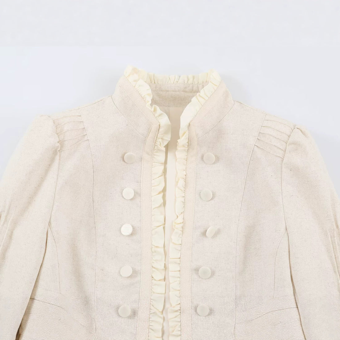 Damen Cropped Jacke mit taillierter Silhouette, Stehkragen und Rüschenblende Echo Archiv