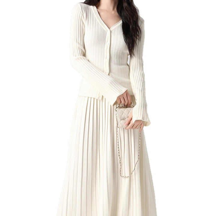 Damen Feines Strick-Set mit V-Ausschnitt Cardigan und plissiertem Maxirock Echoarchiv