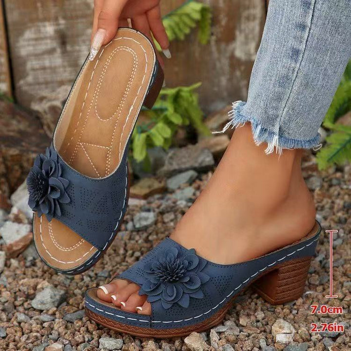 Damen Lederoptik-Peeptoe Mules mit Blütenapplikation und mittlerem Blockabsatz Echo Archiv