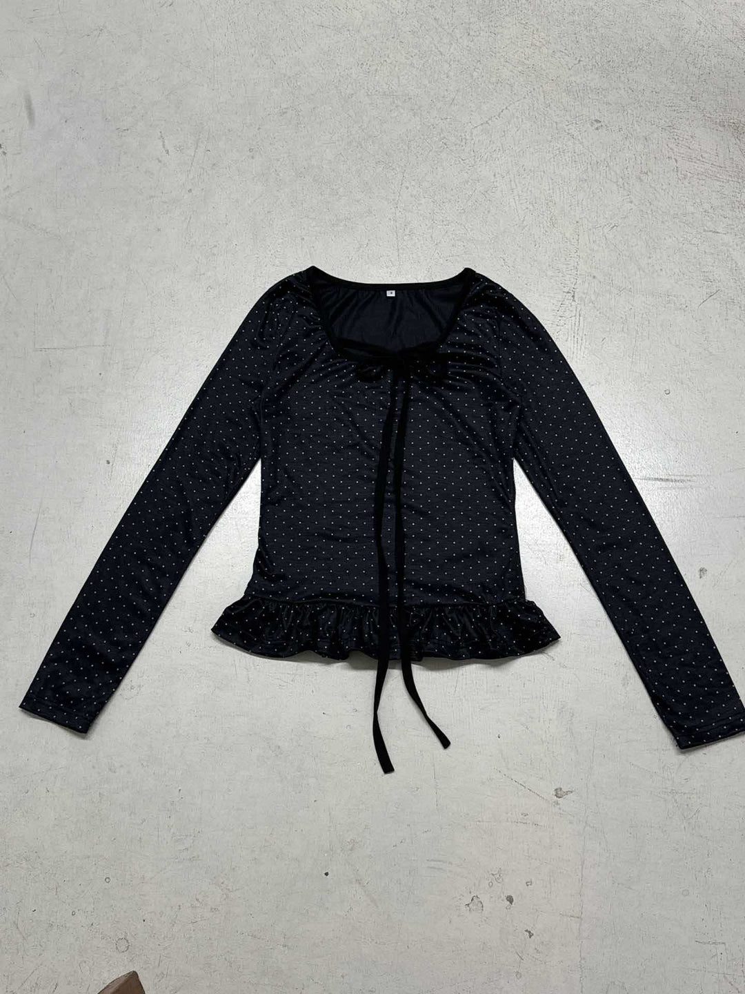 Damen nan tailliertes Longsleeve mit Rüschensaum, Tunnelzug und feinem Punktmuster Echo Archiv