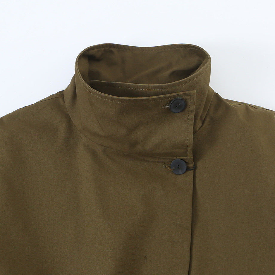 Damen Kurzjacke mit Tunnelzug-Taille, hohem Stehkragen und asymmetrischer Knopfleiste Echoarchiv