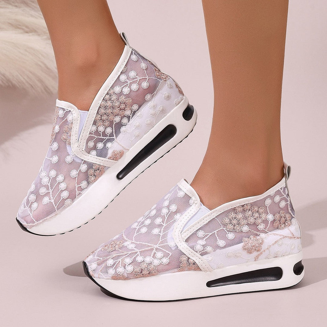 Damen Elegante und luftige Sneakers mit floraler Bestickung Echo Archiv