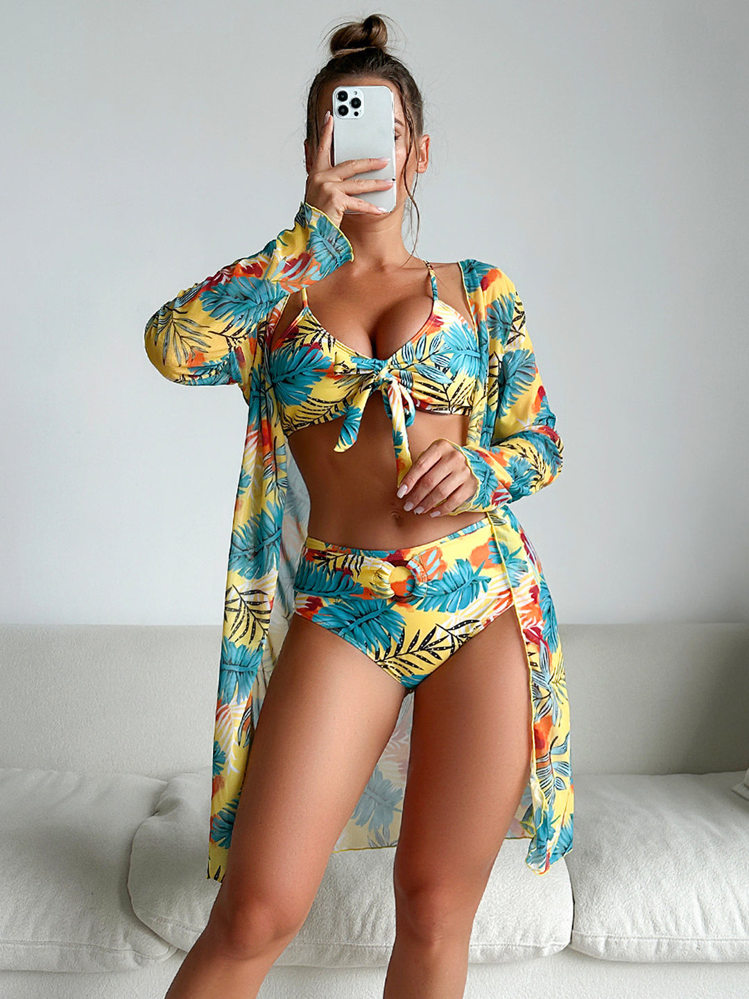 Damen Bikini-Set mit floralem Design und passendem Strandüberwurf Echo Archiv