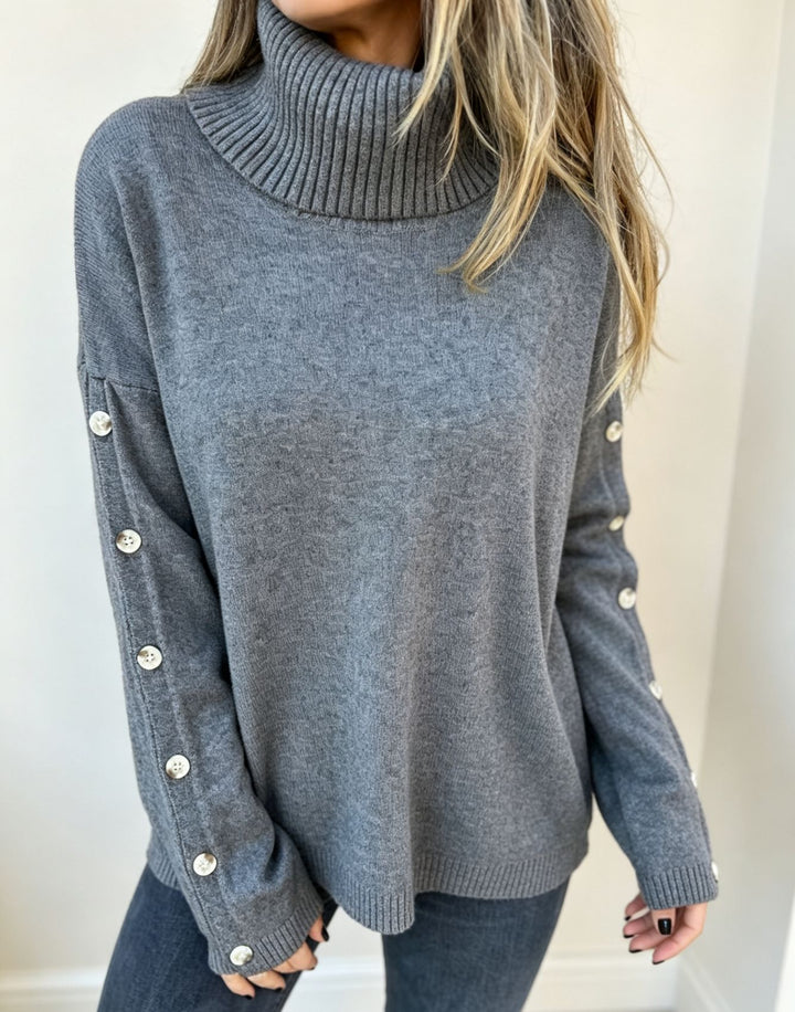 Damen Oversized Rollkragenpullover mit Ärmel-Knopfleiste – Mavelle