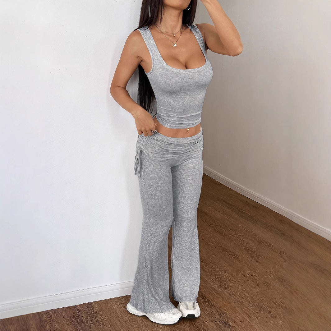 Damen Legere Sportbekleidung mit figurformendem Oberteil und weiten Hosen Echo Archiv