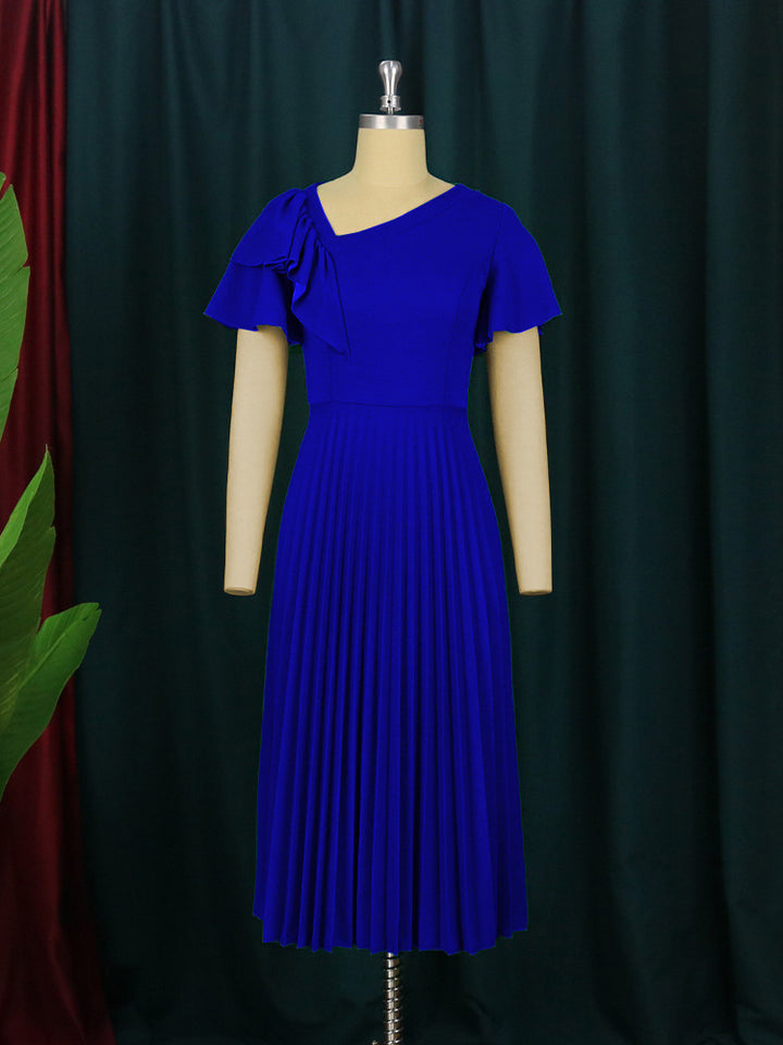 Damen elegantes Plisseekleid mit asymmetrischem Rüschen-Detail Echo Archiv
