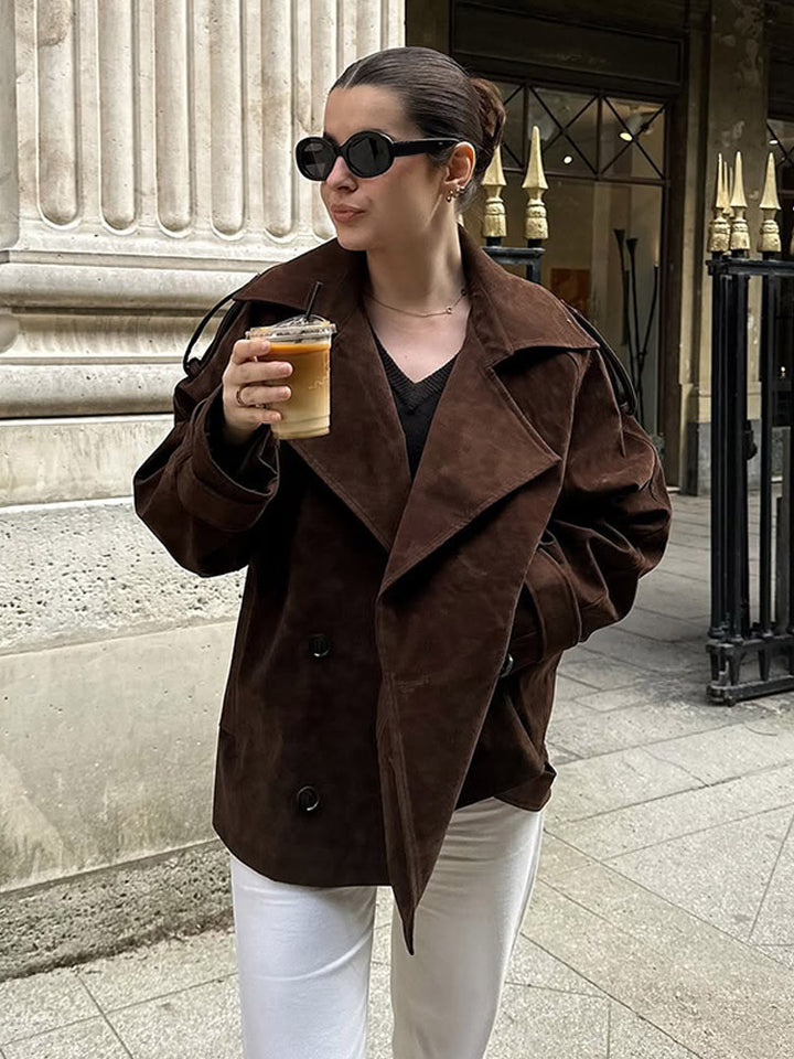 Damen Kurztrench aus Veloursleder-Optik mit weitem Revers und boxy Silhouette Echoarchiv
