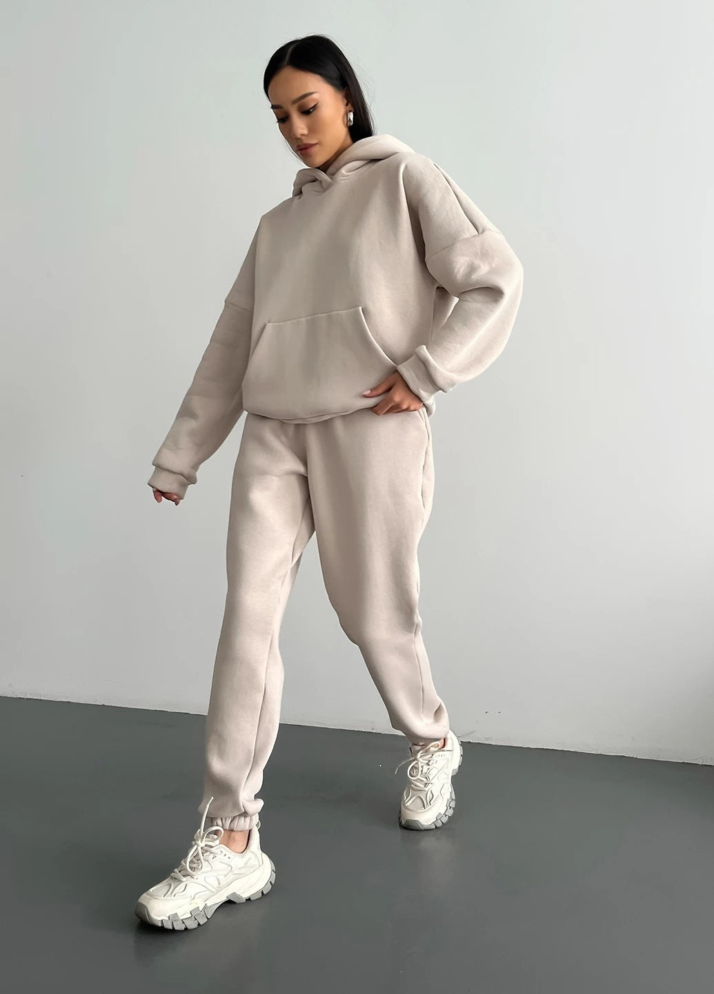 Damen nan zweiteiliges Komfort-Loungewear-Set mit oversized Kapuzenpullover, Kängurutasche und elastischem Knöchel-Jogger aus French Terry Echo Archiv