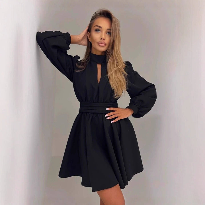 Damen Elegantes Kurzkleid mit Stehkragen, Cut-Out, weitem Glockenrock und Taillenschärpe Echoarchiv