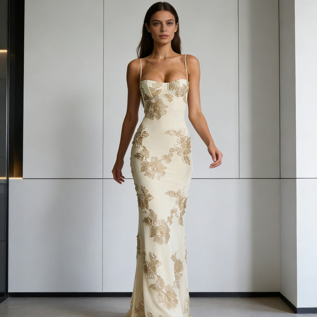 Damen Elegantes Figurbetontes Abendkleid mit floralen Stickereien Echo Archiv