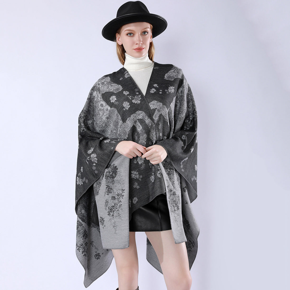 Damen Oversize-Wickelponcho im Kimono-Fall mit feinem Jacquardgewebe – Célinea