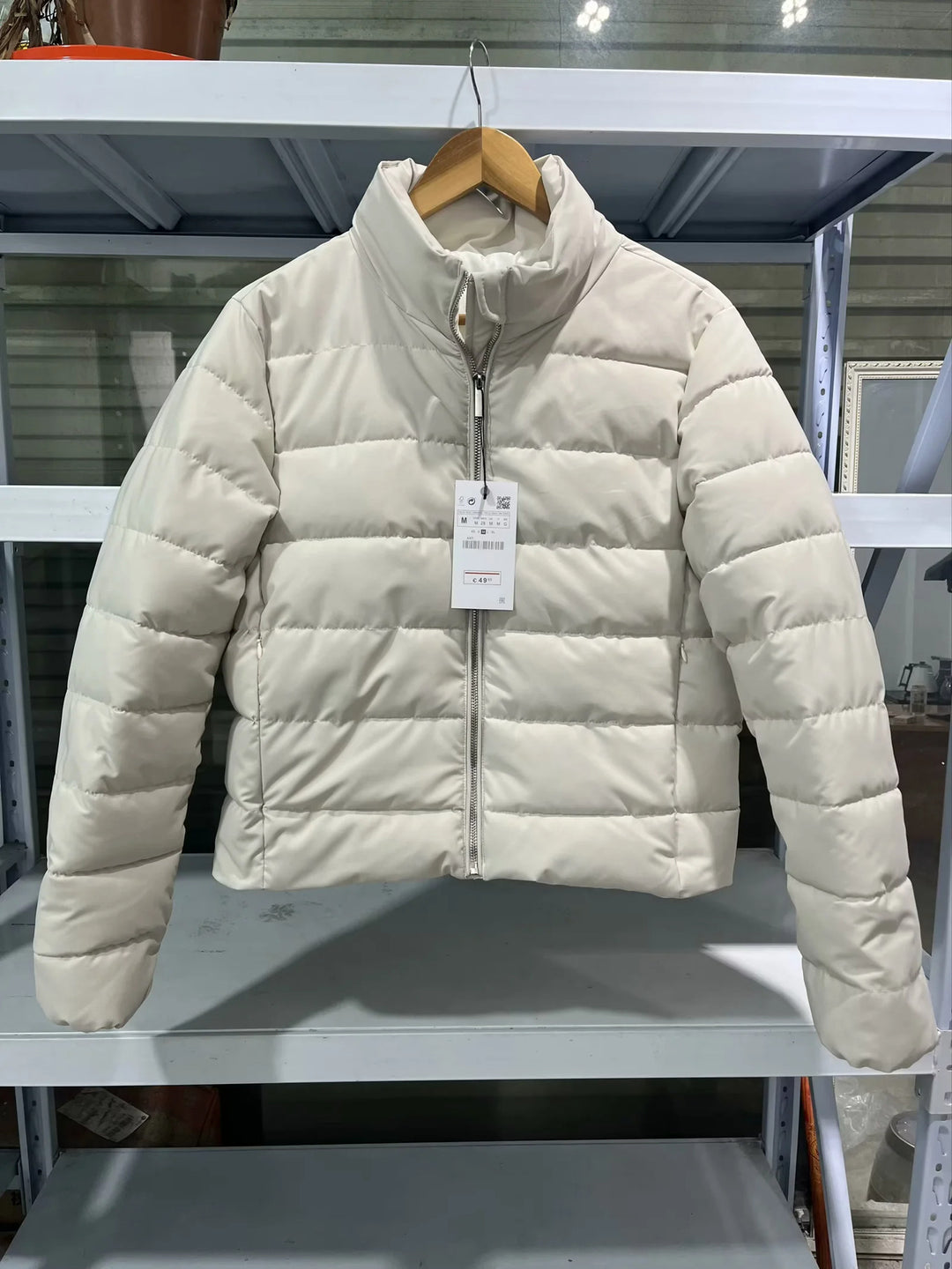 Damen leichte wattierte Kurzsteppjacke mit hohem Stehkragen und Zwei-Wege-Reißverschluss – Célinea