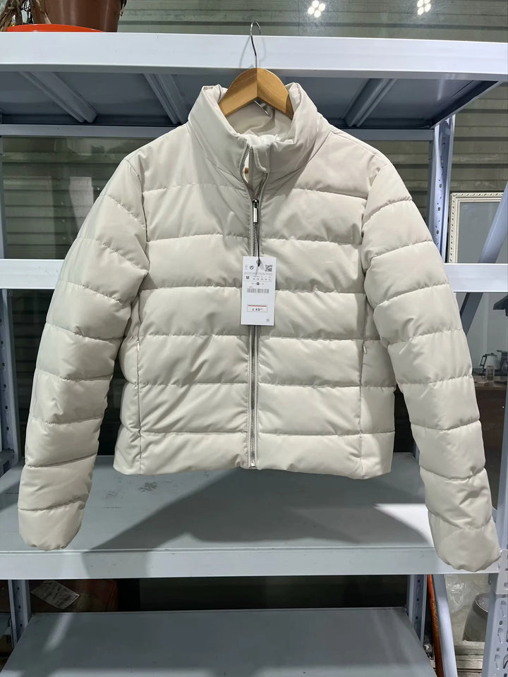 Damen leichte wattierte Kurzsteppjacke mit hohem Stehkragen und Zwei-Wege-Reißverschluss – Célinea