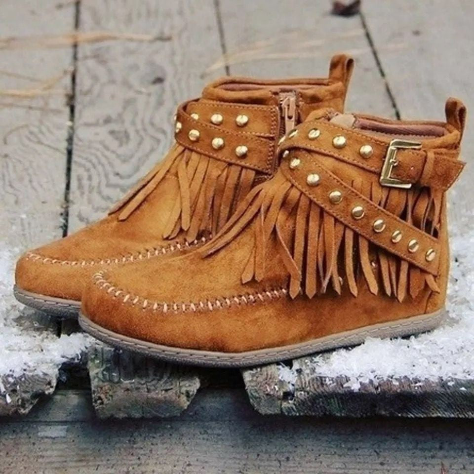 Damen Fransen-Ankleboots im Mokassinstil mit Ziernaht, Schnallenriemen und weicher Gummisohle Echo Archiv