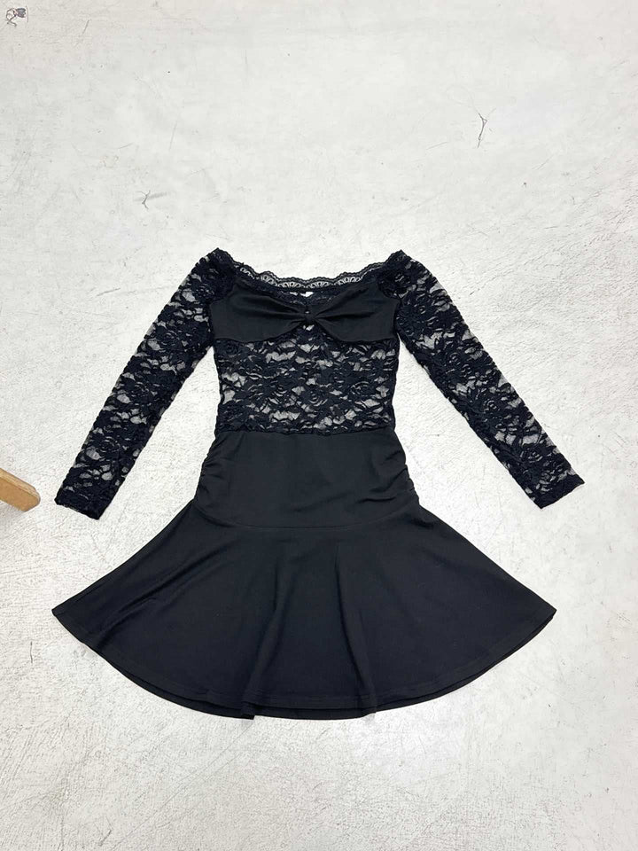 Damen luftiges Strandkleid mit geschnürtem V-Ausschnitt Echo Archiv