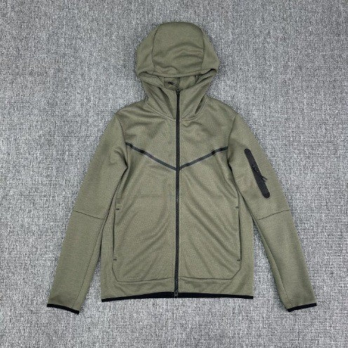Herren sportliche Fleecejacke mit verstellbarem Kapuzenkragen und funktionalen Reißverschlusstaschen Echoarchiv