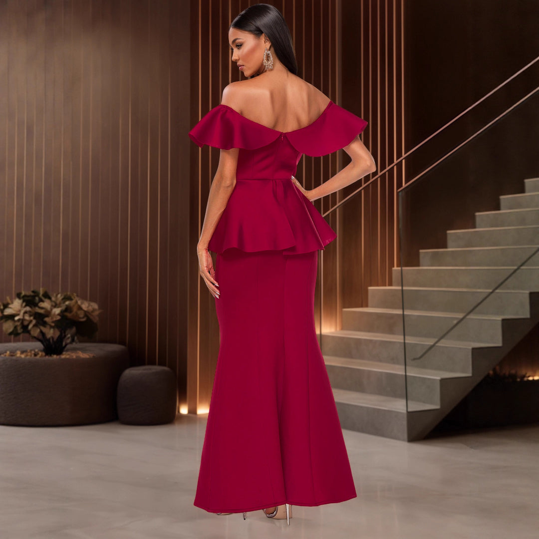 Damen elegantes Abendkleid mit schulterfreiem Design und voluminösem Saum Echo Archiv