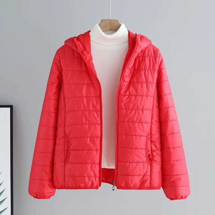 Damen leichte gesteppte Kapuzenjacke mit Thermoisolierung – Célinea