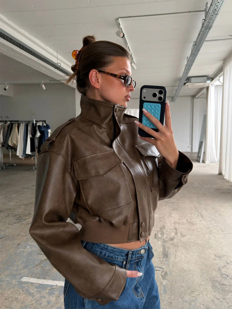 Damen Kurze Utility-Bomberjacke aus veganem Lederimitat mit hohem Stehkragen Echoarchiv