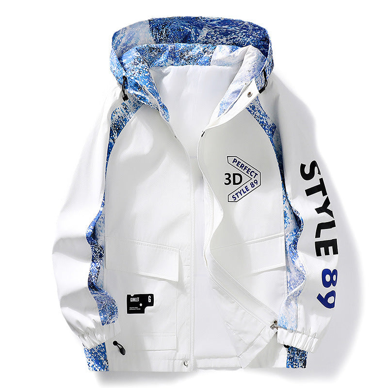 Herren Leichter Kapuzen-Windbreaker mit Camouflage-Akzenten & Grafikprint Echoarchiv