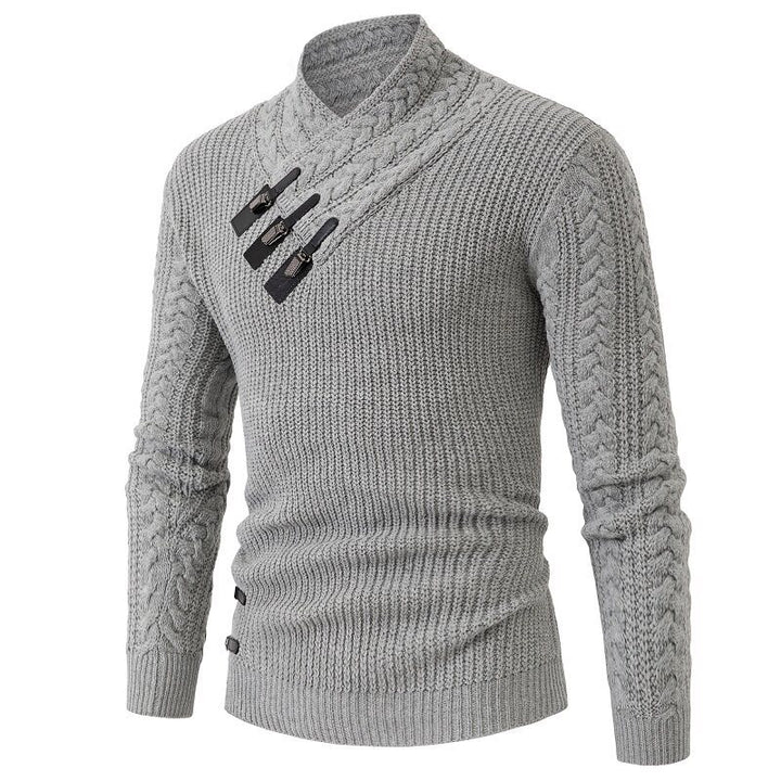 Herren nan Strickpullover mit Schalkragen, Zopfmuster und markanten Schnallenverschlüssen Echo Archiv