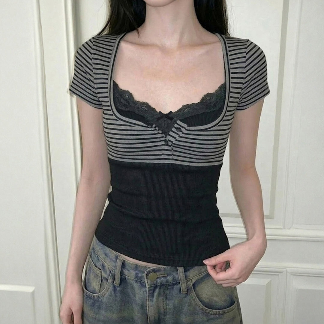 Damen modischesKurzarm-Oberteil mit Lagenlook und feinen Spitzenakzenten Echo Archiv