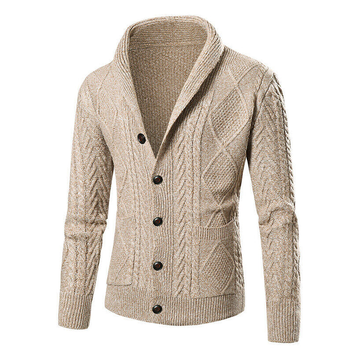 Herren Strickjacke mit modernem Zopfmuster und aufgesetzten Taschen Echoarchiv